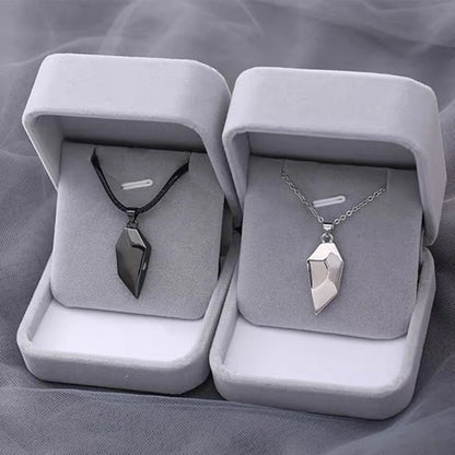 “Simple Couple Pendant Necklace – Electrocardiogram & Magnetic Heart Design, Valentine’s Day Gift”
