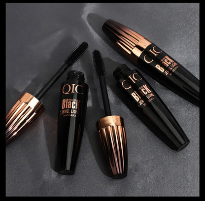 “4D Waterproof Lash Mascara, Long-lasting, Thick Curling, Smudge-proof Eye Makeup Tool.”
