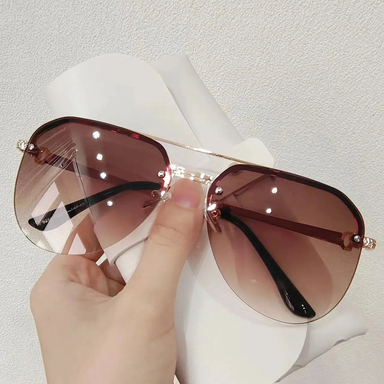 “Metal half-frame women’s sunglasses, classic double-beam design for outdoor fashion.”