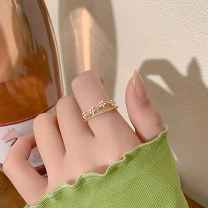 “Luxury Zircon Flower Rings for Women - Rose, Cherry Blossom, Tulip Design, Adjustable.”