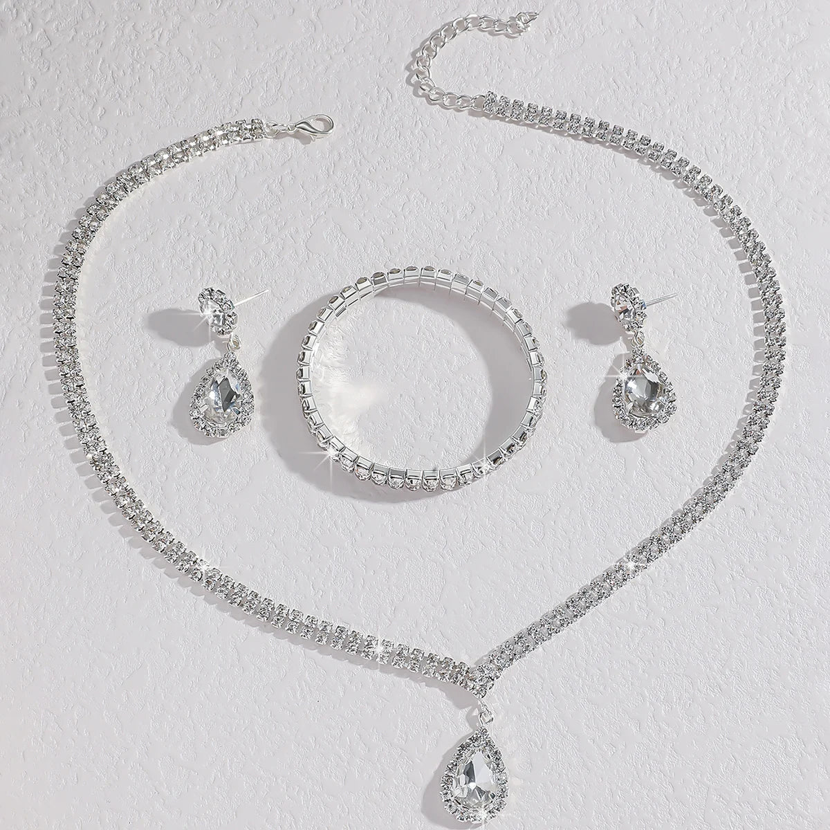 “Wedding Season Women’s Fashion Jewelry Set - Copper Claw Chain Necklace, Earrings, & Bracelet.”
