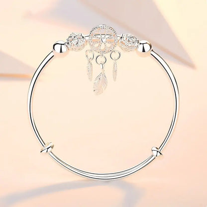 “Silver-Plated Dreamcatcher Bracelet: Elegant Leaves, Tassels, and Beads for Timeless Style.”
