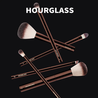 “Retractable Blush Brush, Soft Fiber Hair, Skin-Friendly Design, Perfect for Makeup.”