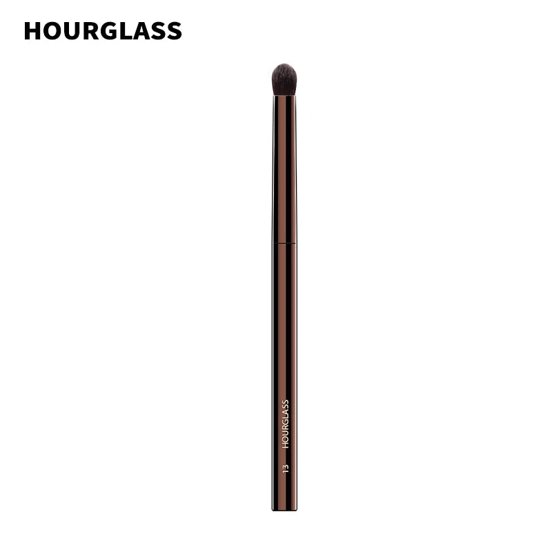 “Precision smudge brush, soft fiber hair, gentle, stylish eye makeup tool, perfect for eyes.”