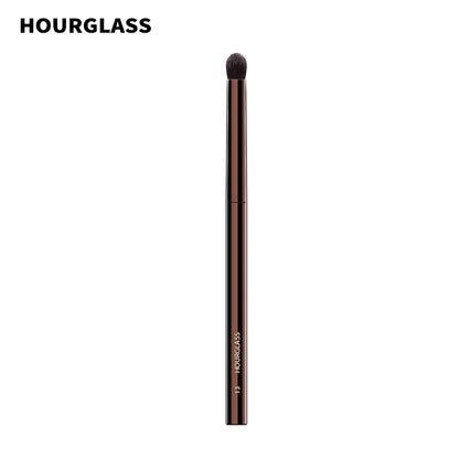 “Precision smudge brush, soft fiber hair, gentle, stylish eye makeup tool, perfect for eyes.”