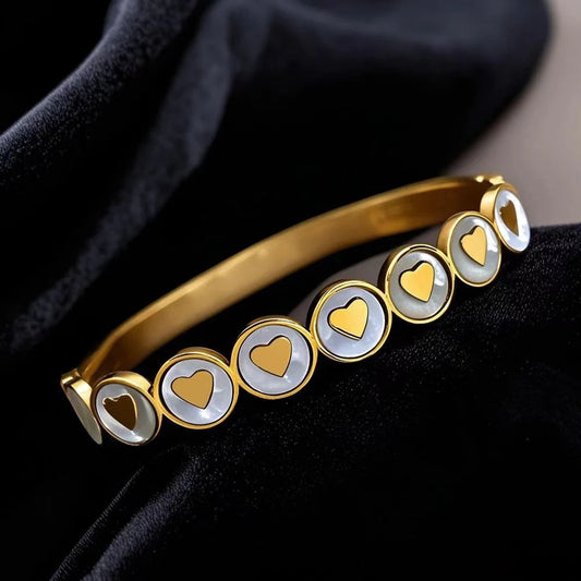 “White shell heart stainless steel cuff bracelet, gold plated, waterproof, gift.”