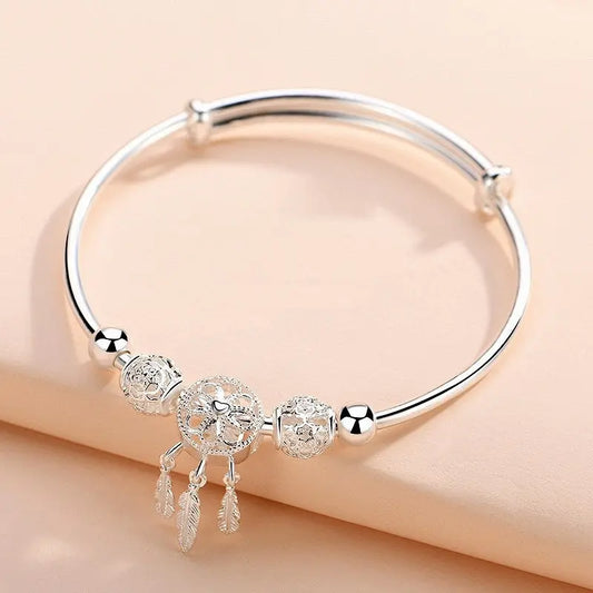 “Silver-Plated Dreamcatcher Bracelet: Elegant Leaves, Tassels, and Beads for Timeless Style.”