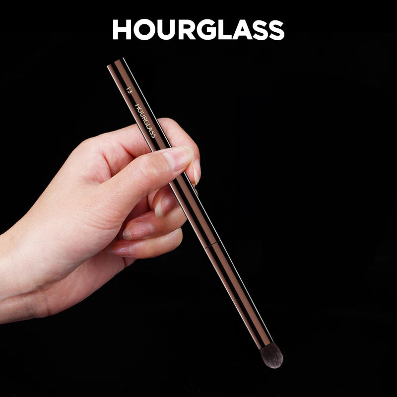 “Precision smudge brush, soft fiber hair, gentle, stylish eye makeup tool, perfect for eyes.”