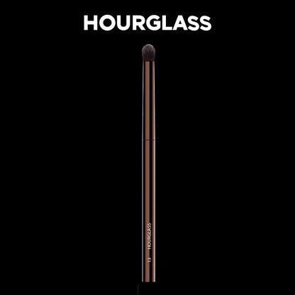 “Precision smudge brush, soft fiber hair, gentle, stylish eye makeup tool, perfect for eyes.”