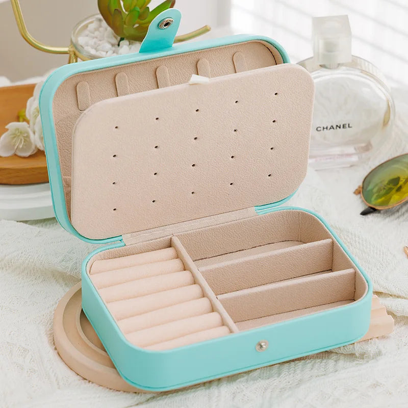“Portable Jewelry Box Organizer for Travel, Leather Case for Rings, Earrings, Necklaces”