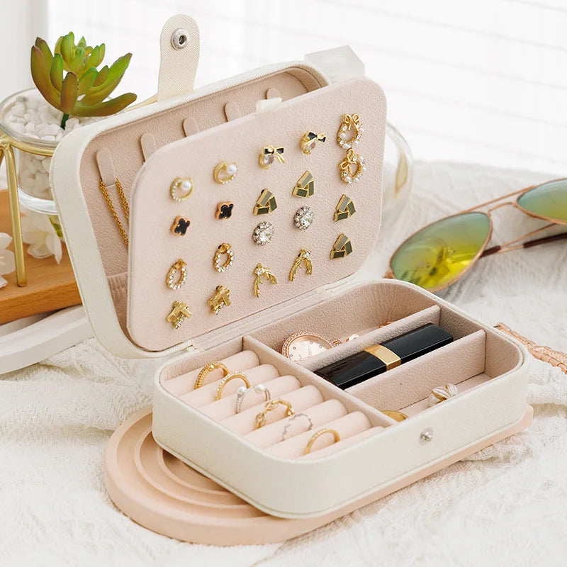 “Portable Jewelry Box Organizer for Travel, Leather Case for Rings, Earrings, Necklaces”