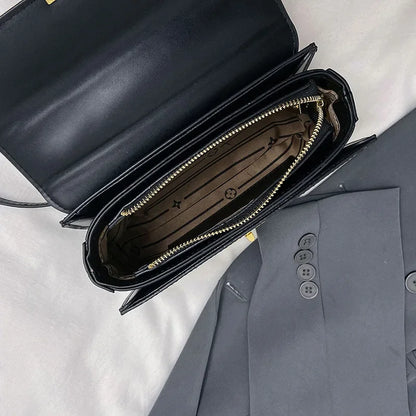 “Luxury women’s shoulder bag, designer crossbody, clutch, travel tote, stylish and spacious.”