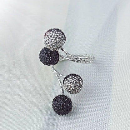 “Luxury Vintage Stone Ring - Antique Rhinestone & Crystal Wedding Ring for Women.”