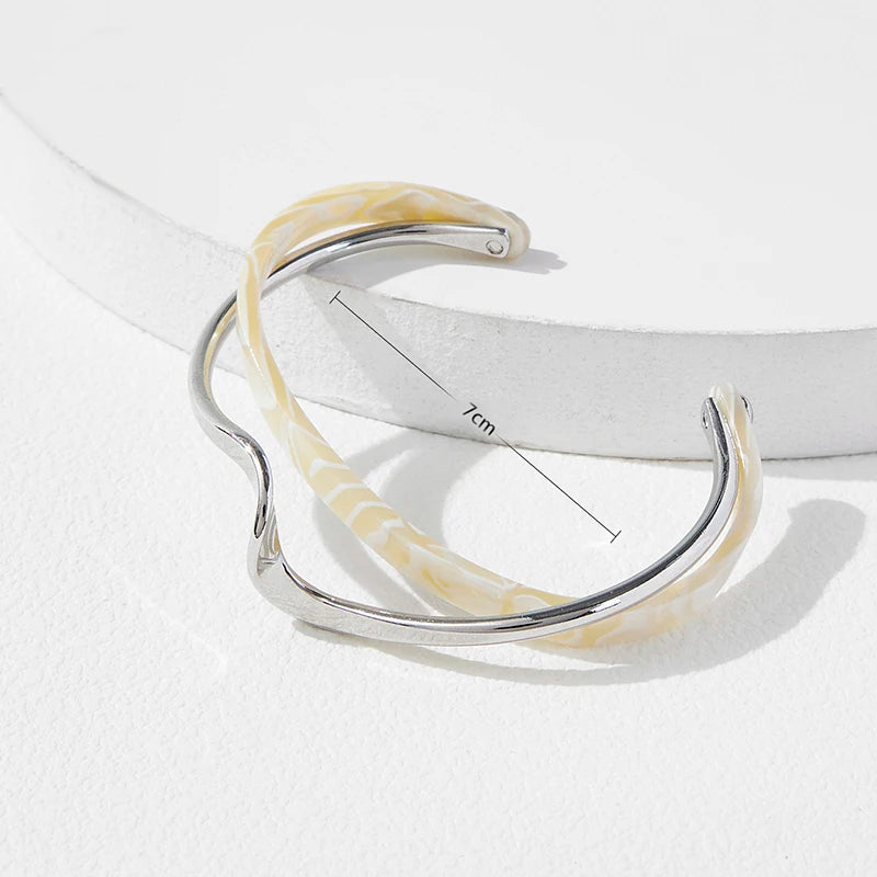 “White shellfish geometric C-shaped metal bracelets for women, stylish and perfect for jewelry gifts.”