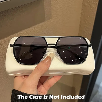 “Square polarized photochromic glasses with metal frame, ideal for driving.”