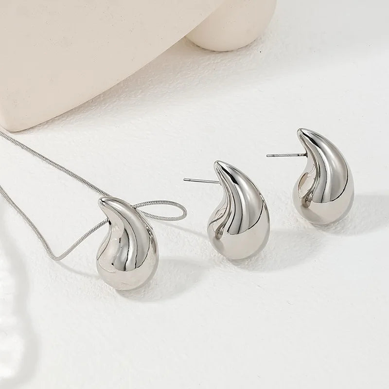 “3Pcs Gold-Plated Teardrop Necklace & Earrings Set - Trendy Jewelry.”