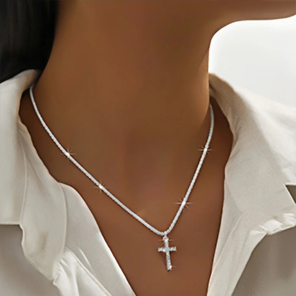 “Simple Sparkling Cross Collarbone Necklace – Cauliflower Chain with Full Star Choker”