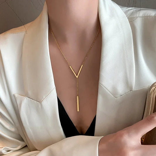 “SUMENG V-shaped Gold Chain Necklace for Women - Sexy Clavicle Choker.”
