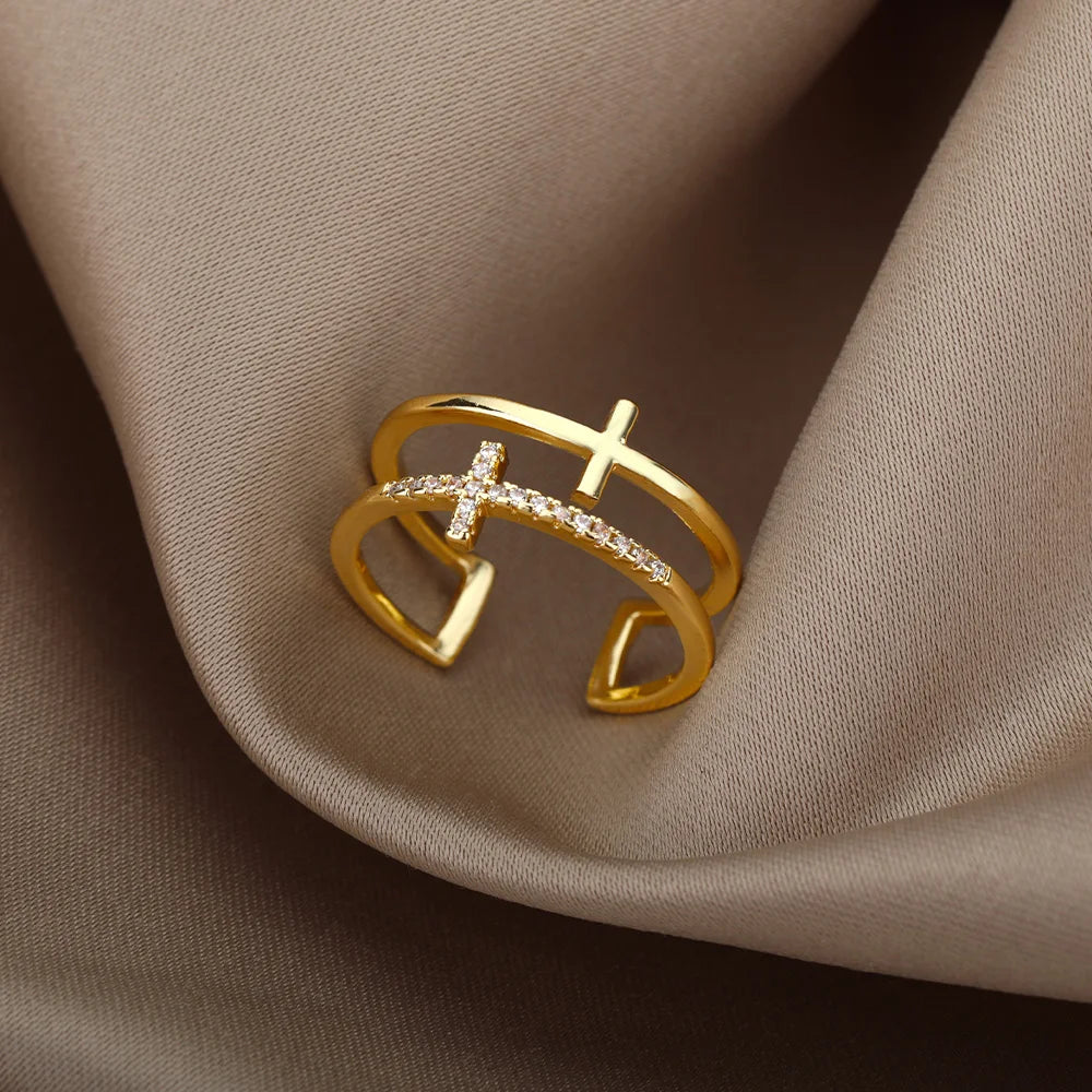 “Trendy Gold Stainless Steel Rings for Women - Perfect Wedding & Couple Jewelry.”
