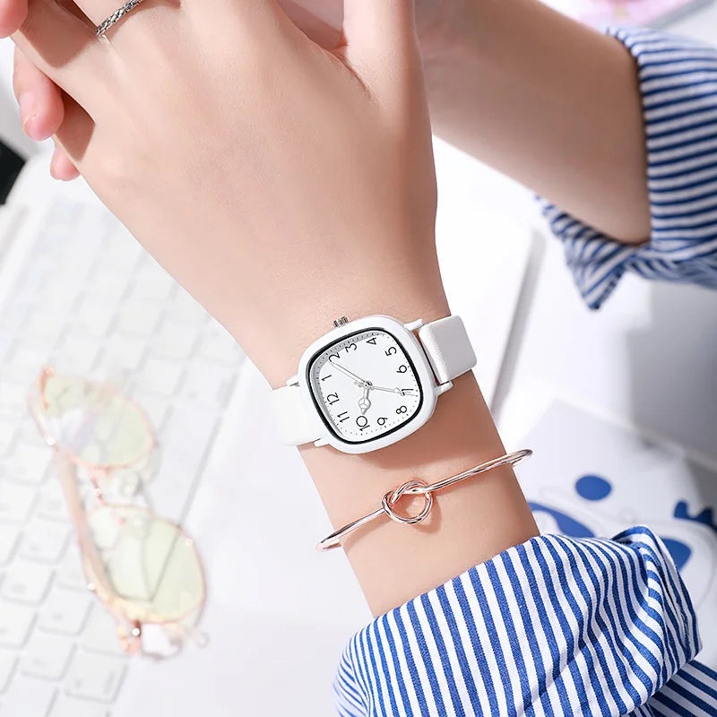“Fashion Brand Bear Women’s Quartz Watch - Casual Silicone Jelly Watch for Girls.”