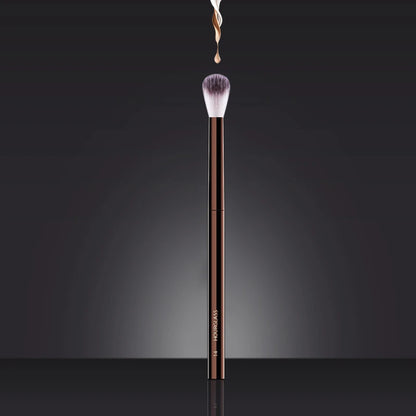 “Detail setting brush, soft fiber, skin-friendly, precise eye makeup tool, single brush.”